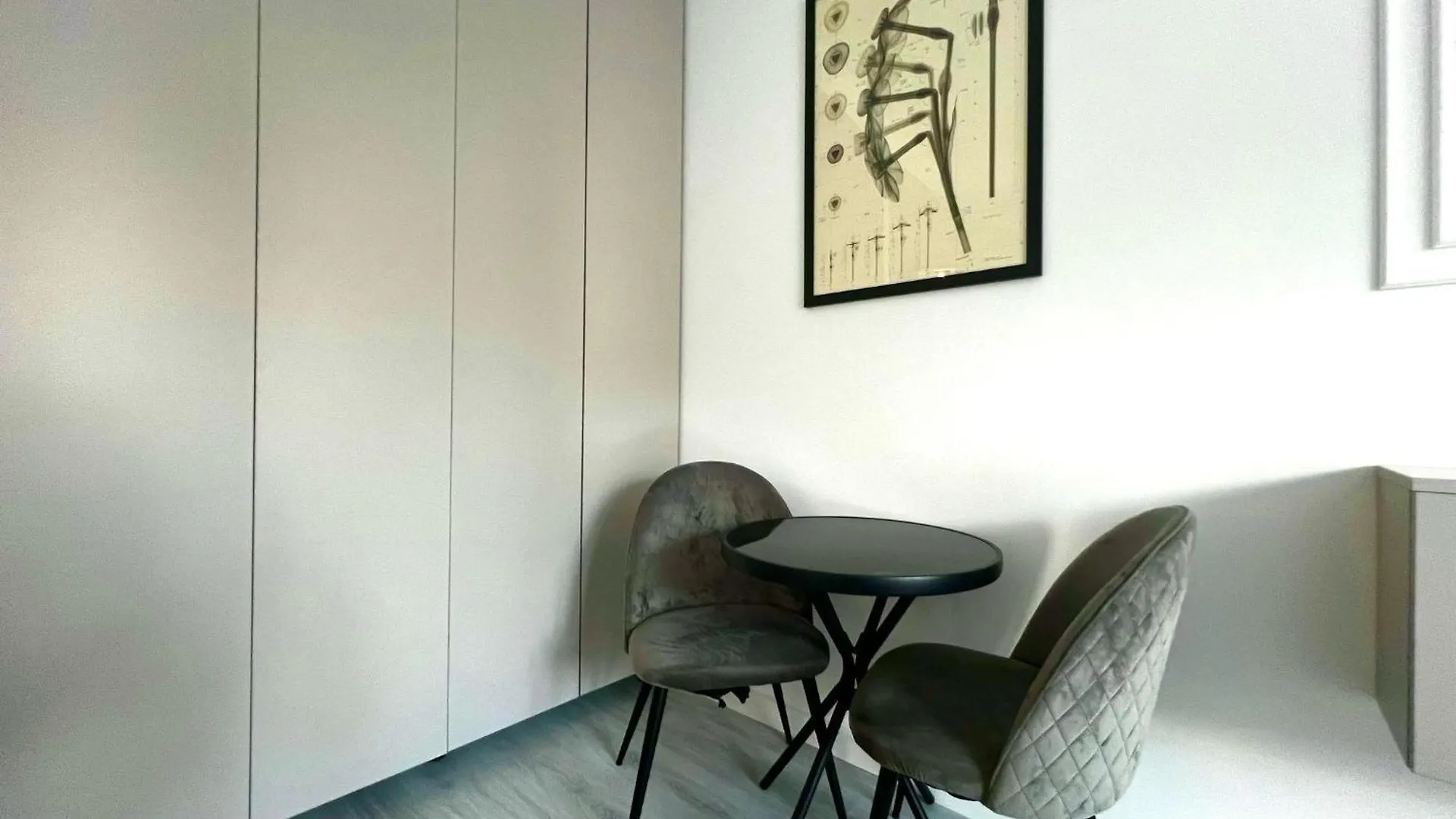 Apartment Pluto Studio W Garden Cosmopolis Tunari