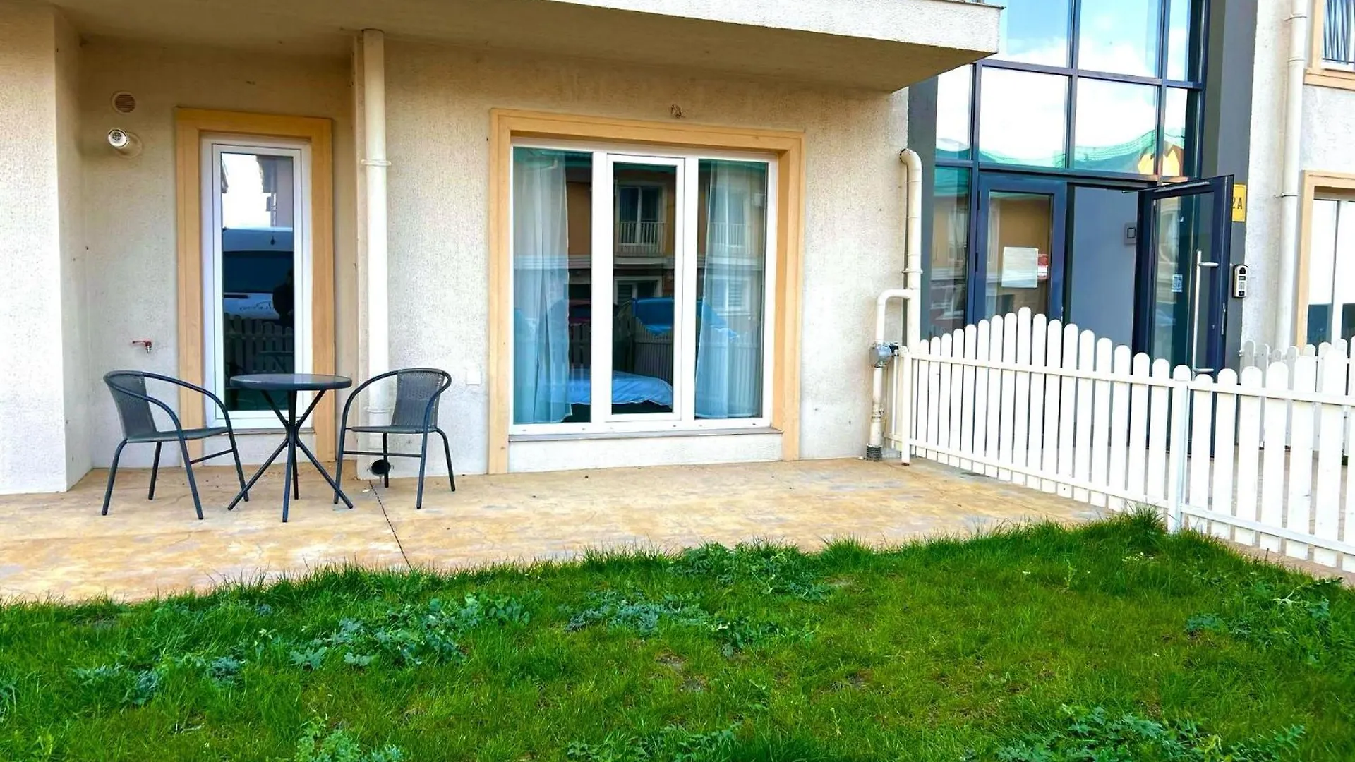 Pluto Studio W Garden Cosmopolis Tunari  Apartment Tunari (Ilfov)